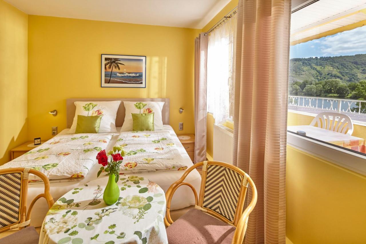 Doppelzimmer mit Balkon
